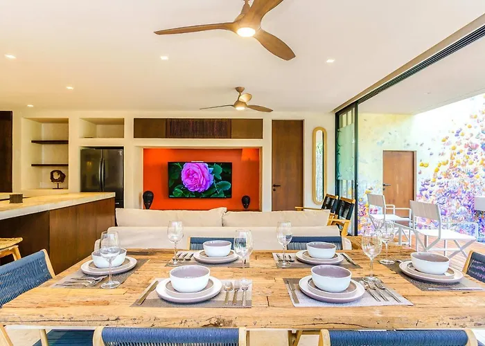 Gorgeous Flowy Space With Wrap-around Private Pool *